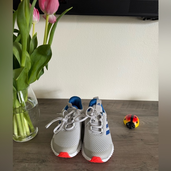 Adidas shoes - Picture 1 of 4